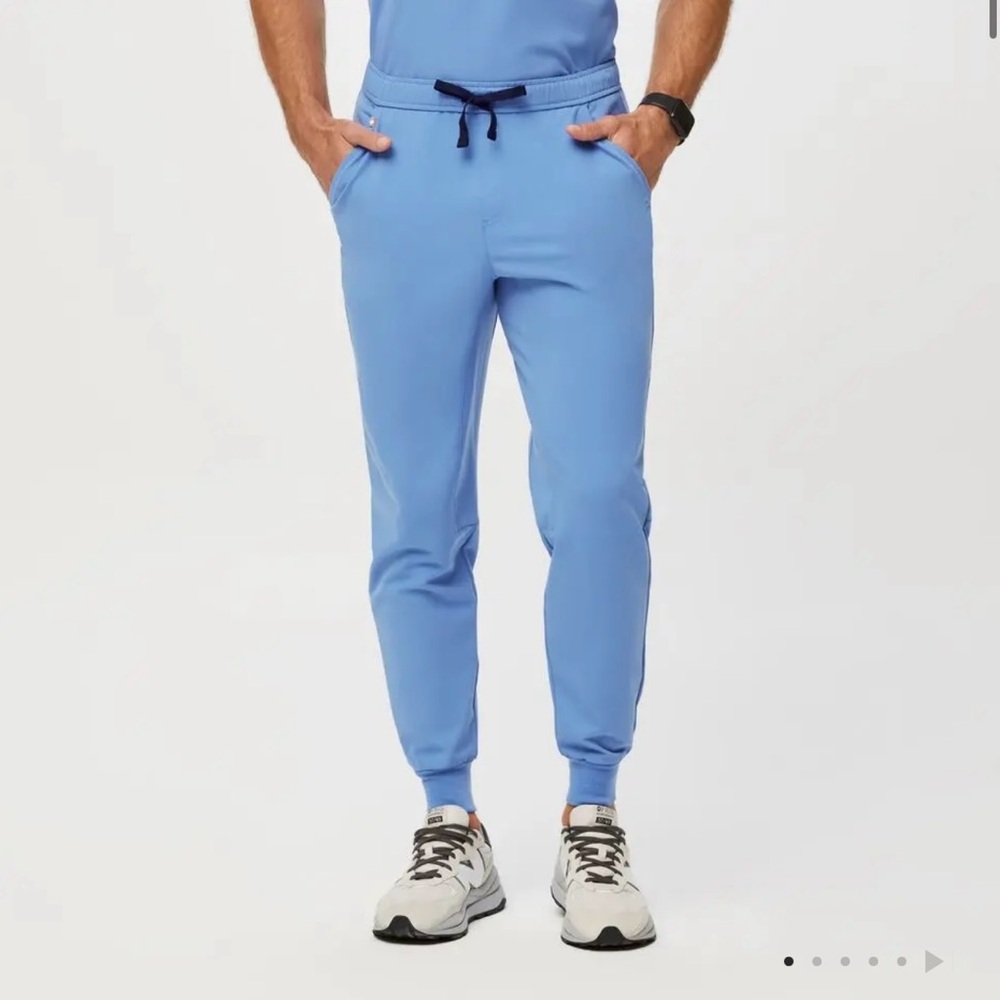 Men’s Figs Tansen Jogger & Leon 3-Pocket Scrub Top (set)